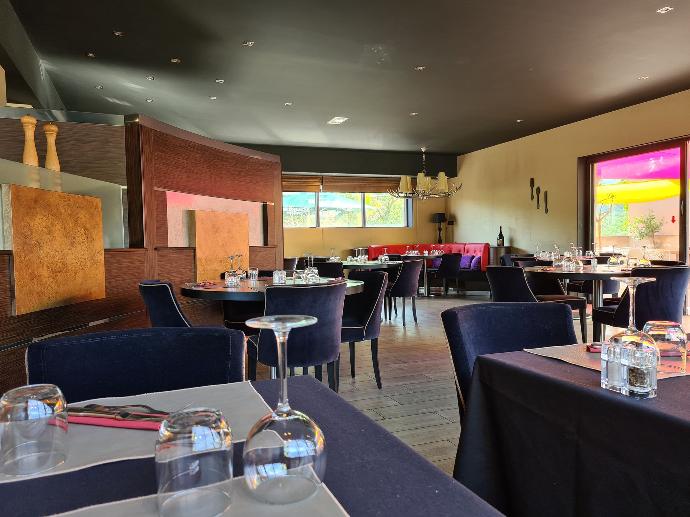 Salle Oueest Restaurant City Lounge